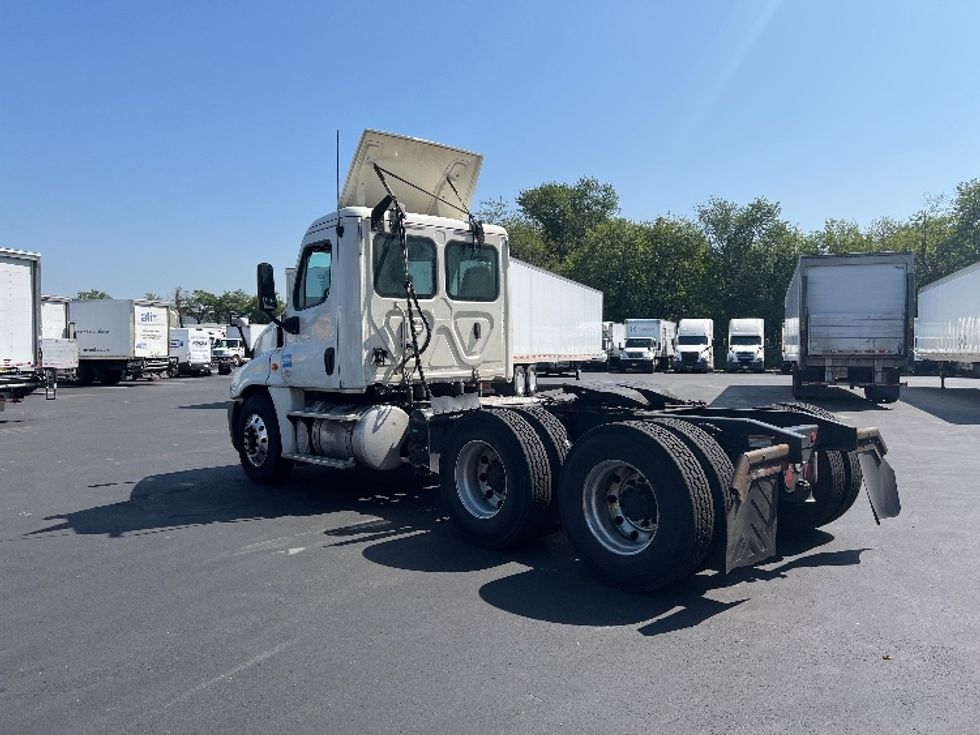 Day Cab Tractor-Heavy Duty Tractors-Freightliner-2018-Cascadia 12564ST-Pennsauken-NJ-319,952\n\t\tmiles-$ 46,250 - Image 5