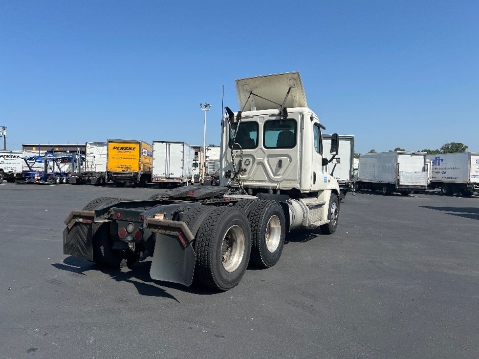 Day Cab Tractor-Heavy Duty Tractors-Freightliner-2018-Cascadia 12564ST-Pennsauken-NJ-319,952\n\t\tmiles-$ 46,250 - Image 7