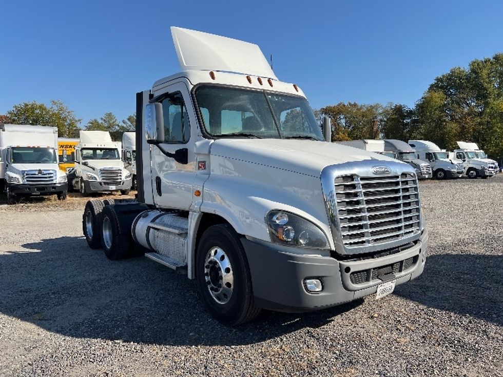 Day Cab Tractor-Heavy Duty Tractors-Freightliner-2018-Cascadia 12564ST-Pennsauken-NJ-684,049\n\t\tmiles-$ 26,500 - Image 1