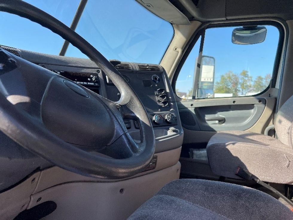 Day Cab Tractor-Heavy Duty Tractors-Freightliner-2018-Cascadia 12564ST-Pennsauken-NJ-684,049\n\t\tmiles-$ 26,500 - Image 10