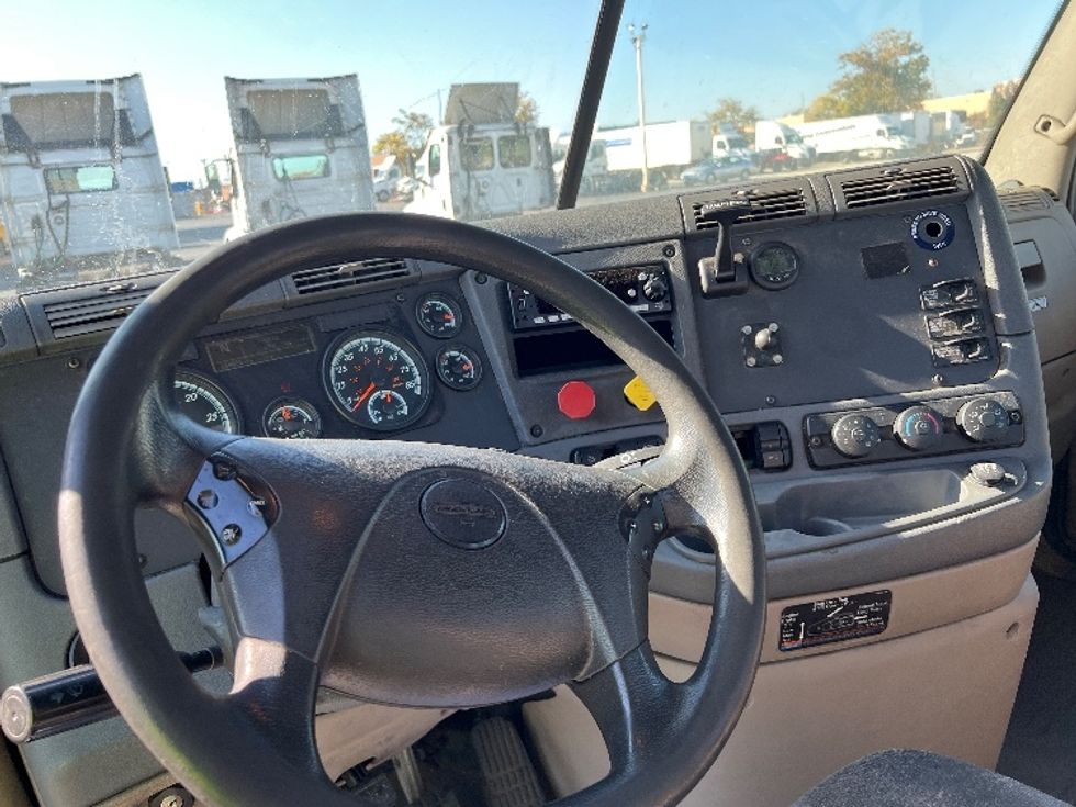 Day Cab Tractor-Heavy Duty Tractors-Freightliner-2018-Cascadia 12564ST-Pennsauken-NJ-684,049\n\t\tmiles-$ 26,500 - Image 11