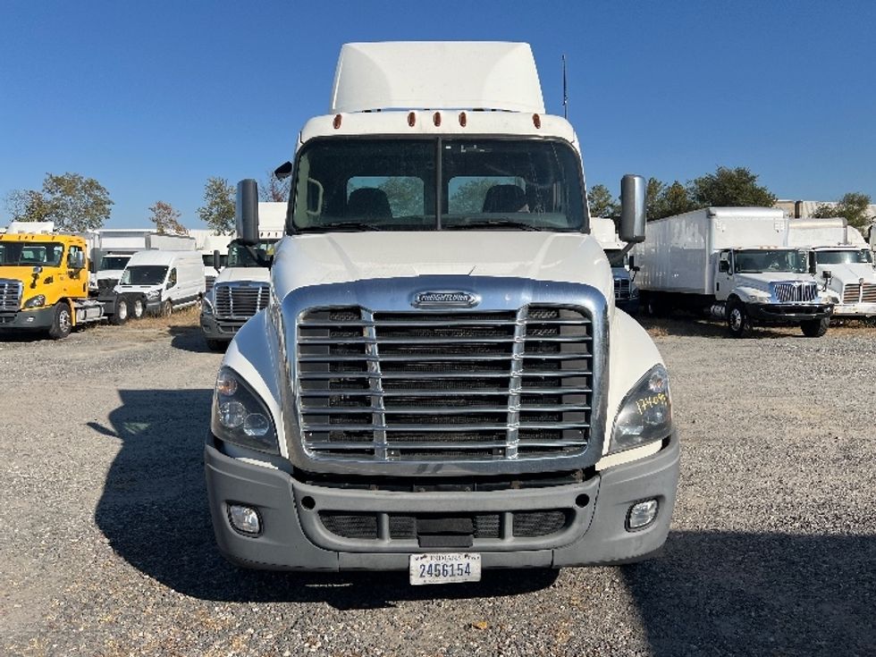 Day Cab Tractor-Heavy Duty Tractors-Freightliner-2018-Cascadia 12564ST-Pennsauken-NJ-684,049\n\t\tmiles-$ 26,500 - Image 2