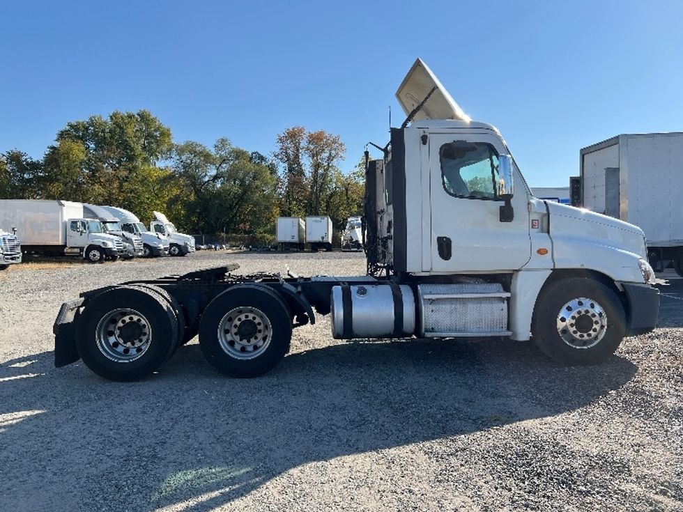 Day Cab Tractor-Heavy Duty Tractors-Freightliner-2018-Cascadia 12564ST-Pennsauken-NJ-684,049\n\t\tmiles-$ 26,500 - Image 8