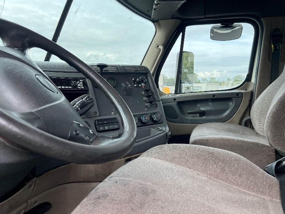 Day Cab Tractor-Heavy Duty Tractors-Freightliner-2018-Cascadia 12564ST-Pennsauken-NJ-714,038\n\t\tmiles-$ 26,500 - Image 10