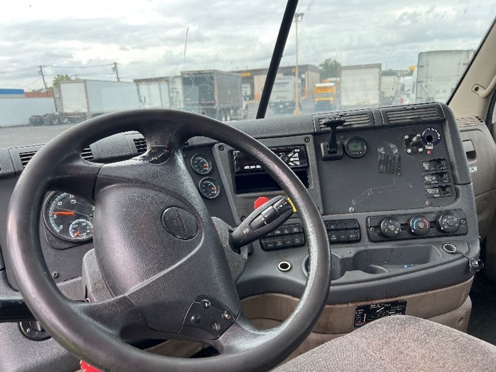 Day Cab Tractor-Heavy Duty Tractors-Freightliner-2018-Cascadia 12564ST-Pennsauken-NJ-714,038\n\t\tmiles-$ 26,500 - Image 11