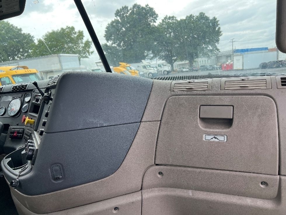 Day Cab Tractor-Heavy Duty Tractors-Freightliner-2018-Cascadia 12564ST-Pennsauken-NJ-714,038\n\t\tmiles-$ 26,500 - Image 13