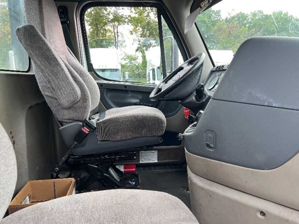 Day Cab Tractor-Heavy Duty Tractors-Freightliner-2018-Cascadia 12564ST-Pennsauken-NJ-714,038\n\t\tmiles-$ 26,500 - Image 14