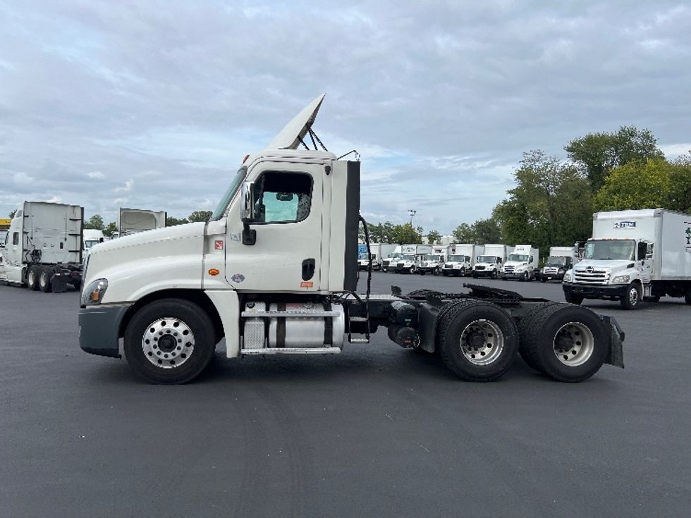 2018 Freightliner Cascadia 125" Sleeper Cab photo 4