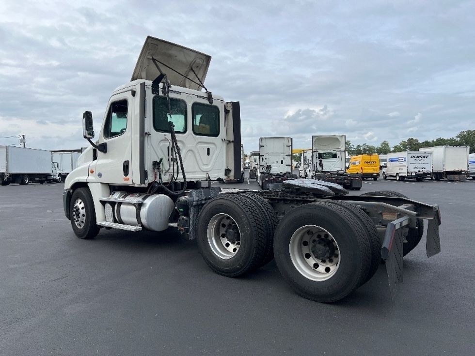 Day Cab Tractor-Heavy Duty Tractors-Freightliner-2018-Cascadia 12564ST-Pennsauken-NJ-714,038\n\t\tmiles-$ 26,500 - Image 5