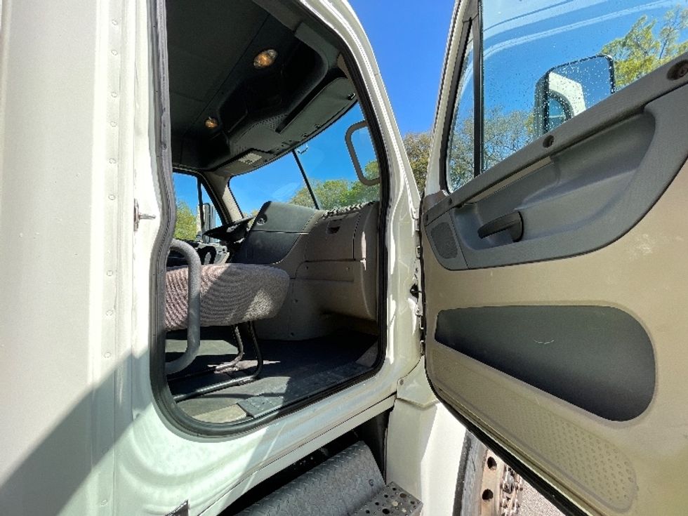 Day Cab Tractor-Heavy Duty Tractors-Freightliner-2018-Cascadia 12564ST-Pensacola-FL-342,550\n\t\tmiles-$ 43,000 - Image 12