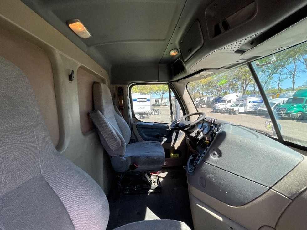 Day Cab Tractor-Heavy Duty Tractors-Freightliner-2018-Cascadia 12564ST-Pensacola-FL-342,550\n\t\tmiles-$ 43,000 - Image 14