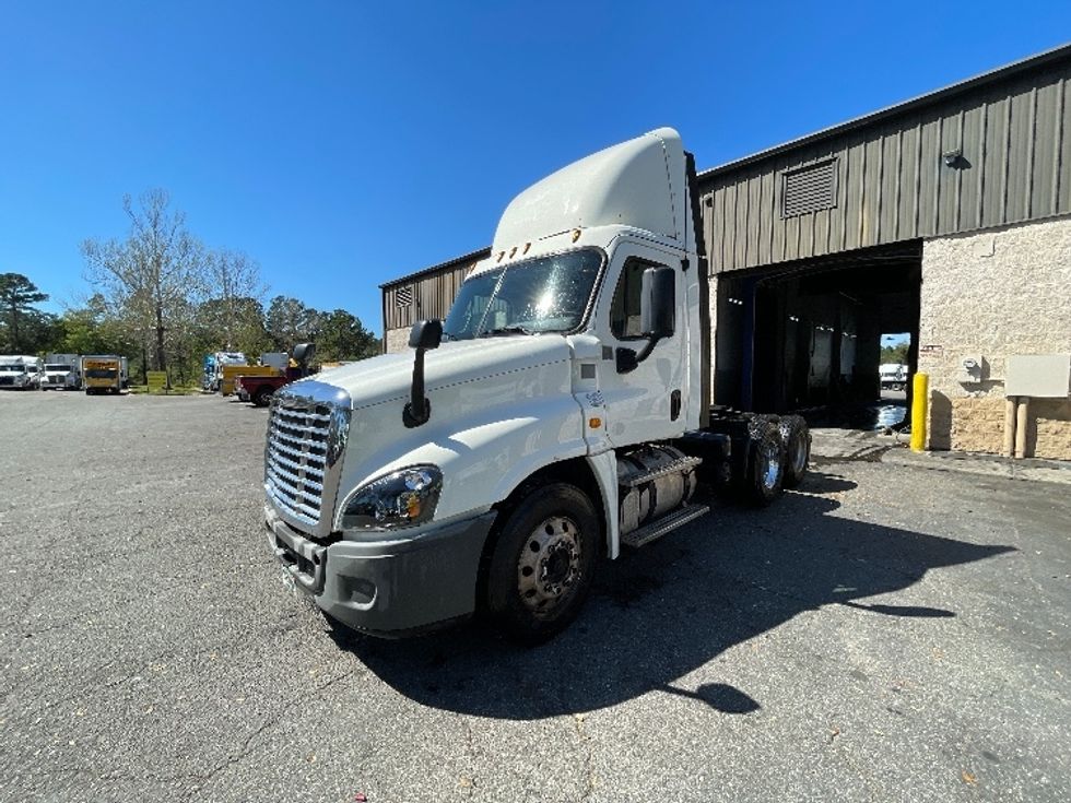 Day Cab Tractor-Heavy Duty Tractors-Freightliner-2018-Cascadia 12564ST-Pensacola-FL-342,550\n\t\tmiles-$ 43,000 - Image 3