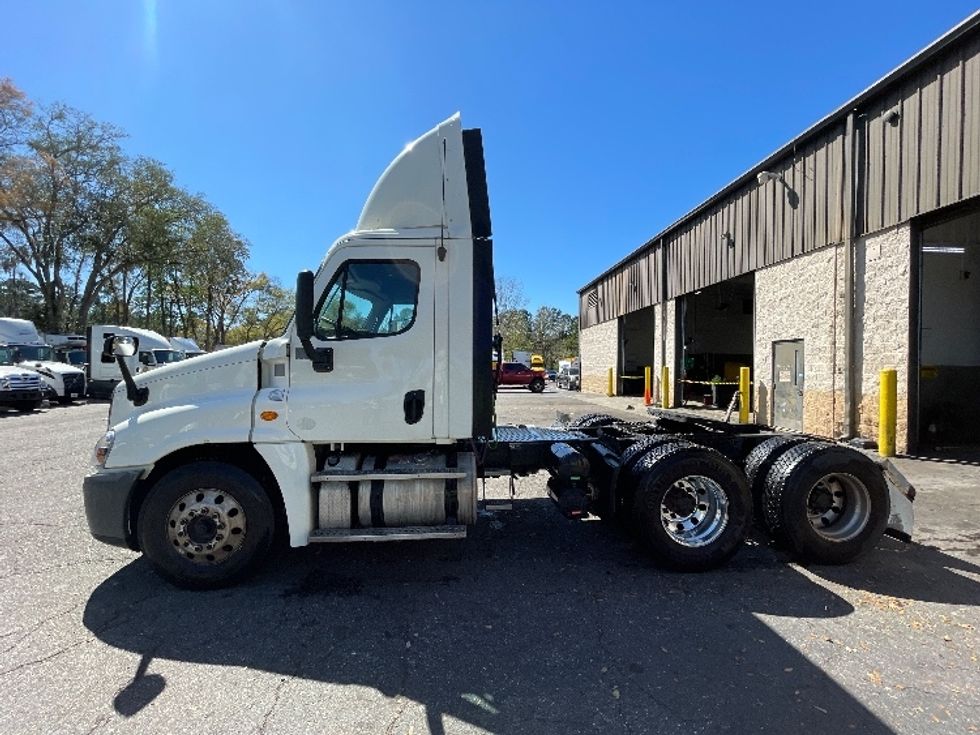 Day Cab Tractor-Heavy Duty Tractors-Freightliner-2018-Cascadia 12564ST-Pensacola-FL-342,550\n\t\tmiles-$ 43,000 - Image 4