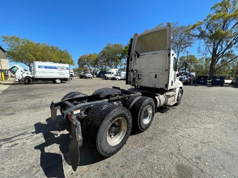 Day Cab Tractor-Heavy Duty Tractors-Freightliner-2018-Cascadia 12564ST-Pensacola-FL-342,550\n\t\tmiles-$ 43,000 - Image 7