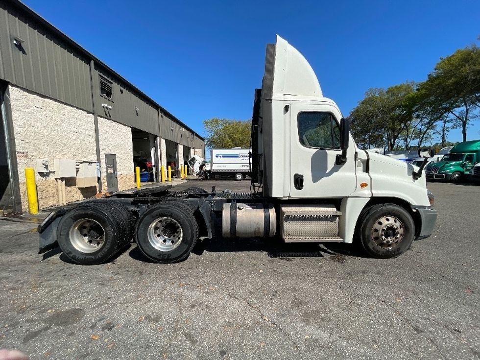 Day Cab Tractor-Heavy Duty Tractors-Freightliner-2018-Cascadia 12564ST-Pensacola-FL-342,550\n\t\tmiles-$ 43,000 - Image 8