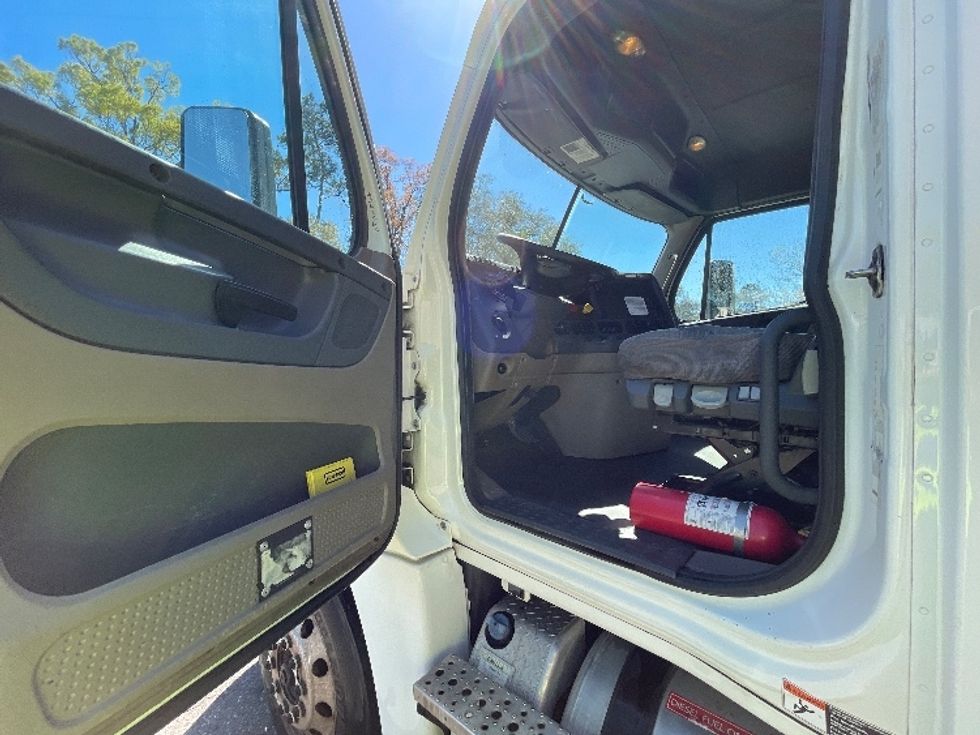 Day Cab Tractor-Heavy Duty Tractors-Freightliner-2018-Cascadia 12564ST-Pensacola-FL-342,550\n\t\tmiles-$ 43,000 - Image 9