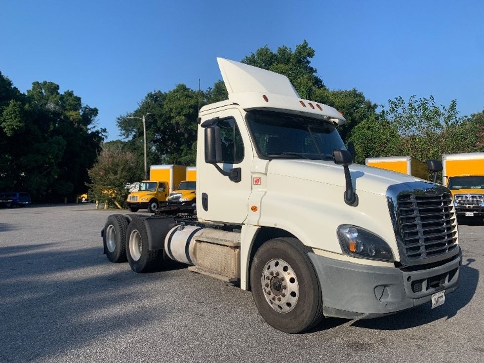 Day Cab Tractor-Heavy Duty Tractors-Freightliner-2018-Cascadia 12564ST-Pensacola-FL-343,300\n\t\tmiles-$ 45,500 - Image 1