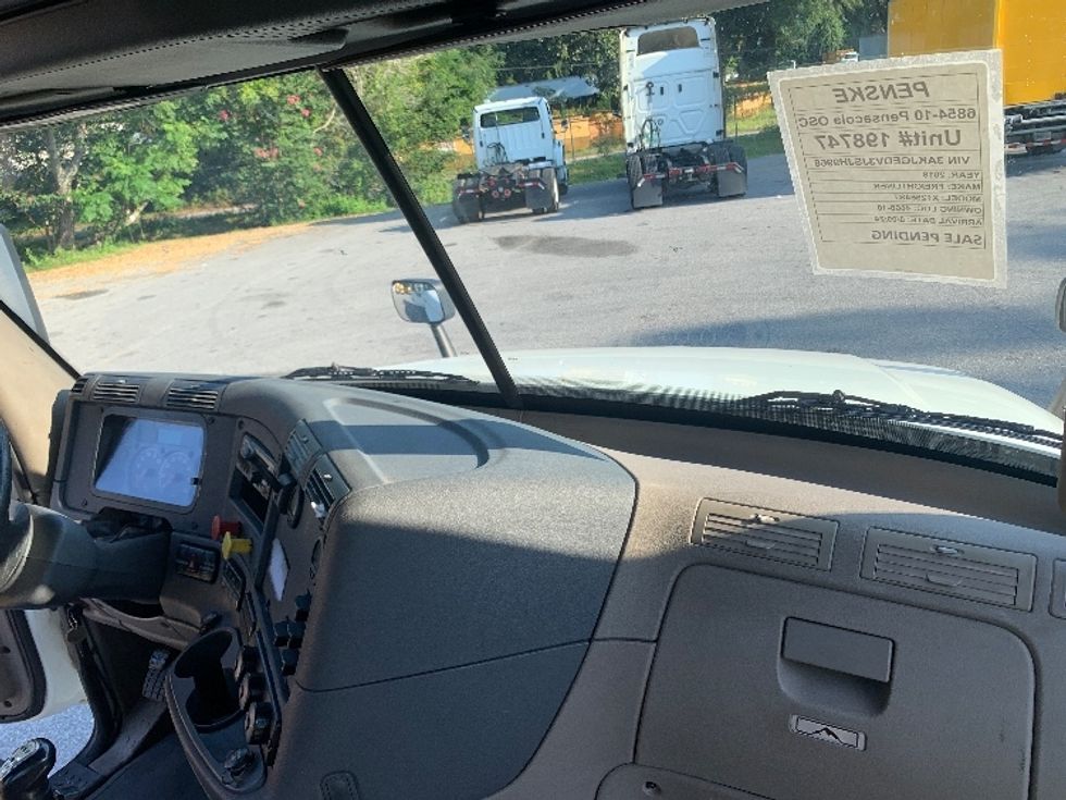 Day Cab Tractor-Heavy Duty Tractors-Freightliner-2018-Cascadia 12564ST-Pensacola-FL-343,300\n\t\tmiles-$ 45,500 - Image 12