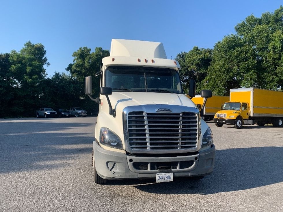 Day Cab Tractor-Heavy Duty Tractors-Freightliner-2018-Cascadia 12564ST-Pensacola-FL-343,300\n\t\tmiles-$ 45,500 - Image 2
