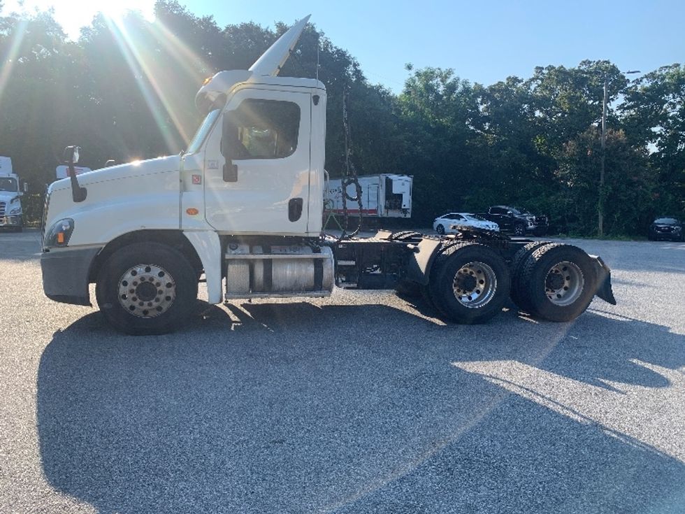 Day Cab Tractor-Heavy Duty Tractors-Freightliner-2018-Cascadia 12564ST-Pensacola-FL-343,300\n\t\tmiles-$ 45,500 - Image 4