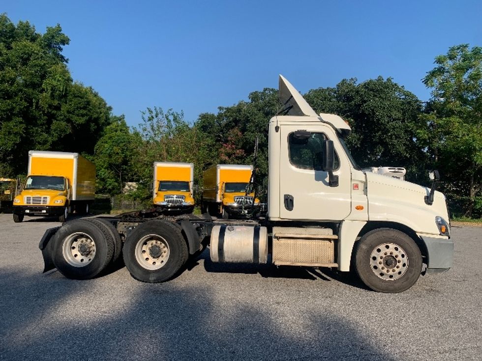 Day Cab Tractor-Heavy Duty Tractors-Freightliner-2018-Cascadia 12564ST-Pensacola-FL-343,300\n\t\tmiles-$ 45,500 - Image 7