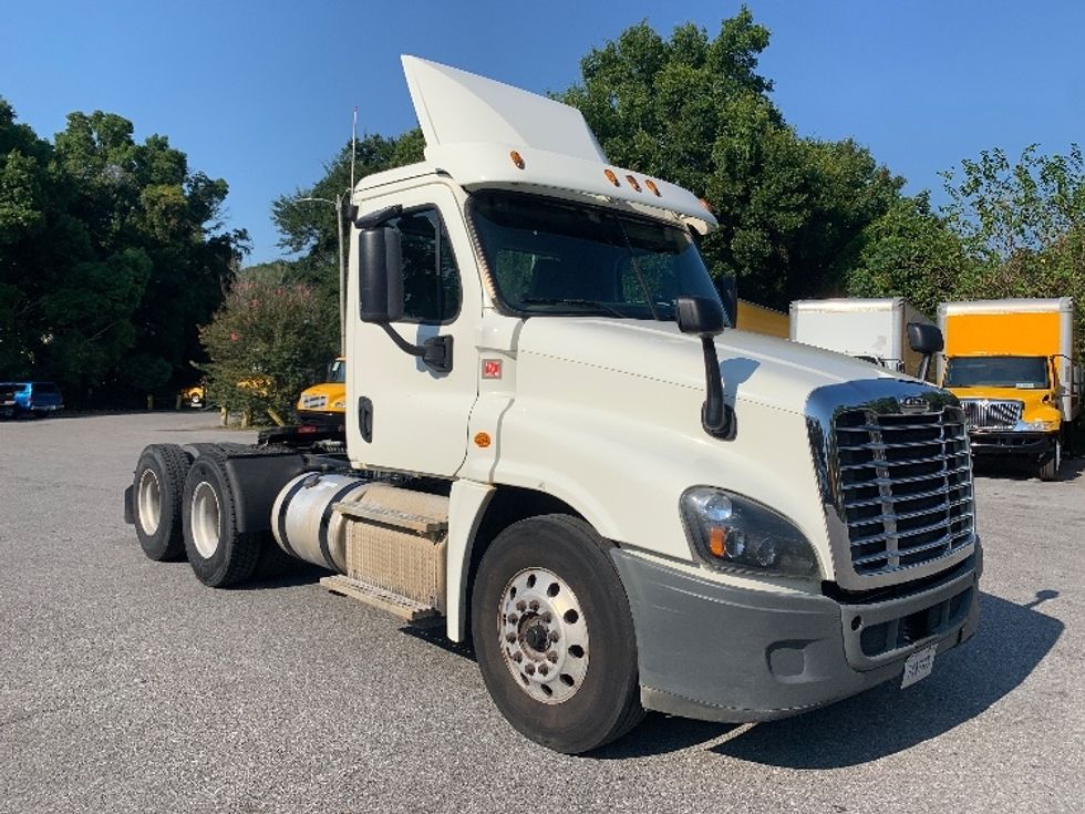 Day Cab Tractor-Heavy Duty Tractors-Freightliner-2018-Cascadia 12564ST-Pensacola-FL-419,528\n\t\tmiles-$ 41,000 - Image 1