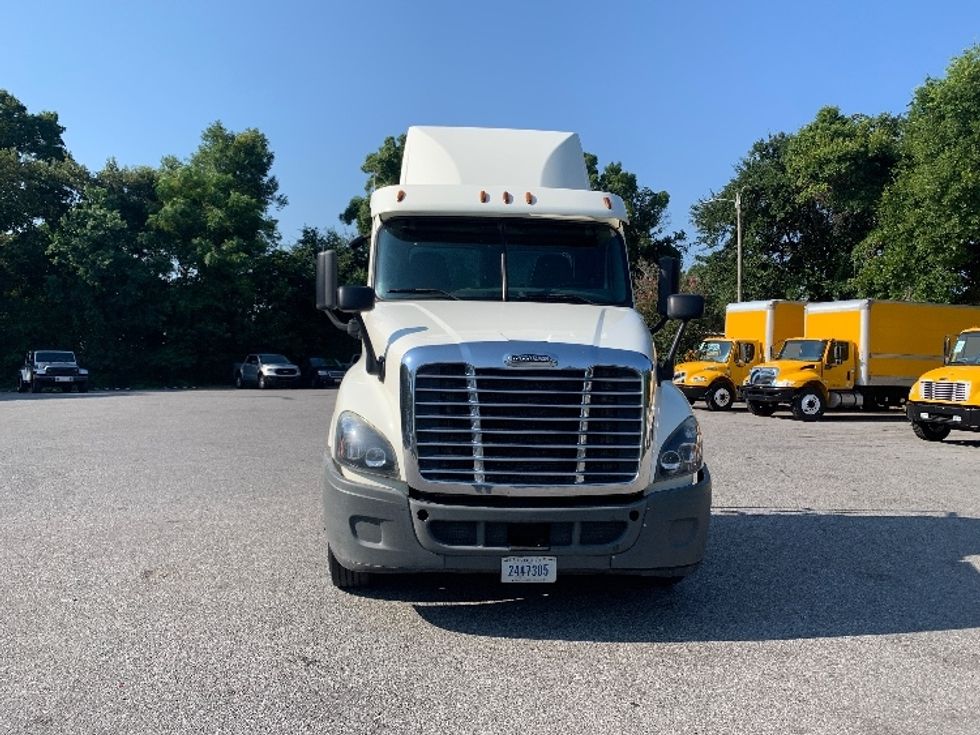Day Cab Tractor-Heavy Duty Tractors-Freightliner-2018-Cascadia 12564ST-Pensacola-FL-419,528\n\t\tmiles-$ 41,000 - Image 2