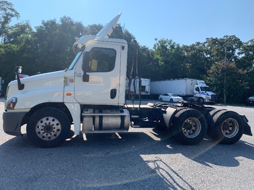 Day Cab Tractor-Heavy Duty Tractors-Freightliner-2018-Cascadia 12564ST-Pensacola-FL-419,528\n\t\tmiles-$ 41,000 - Image 4