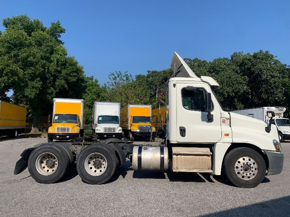 Day Cab Tractor-Heavy Duty Tractors-Freightliner-2018-Cascadia 12564ST-Pensacola-FL-419,528\n\t\tmiles-$ 41,000 - Image 8