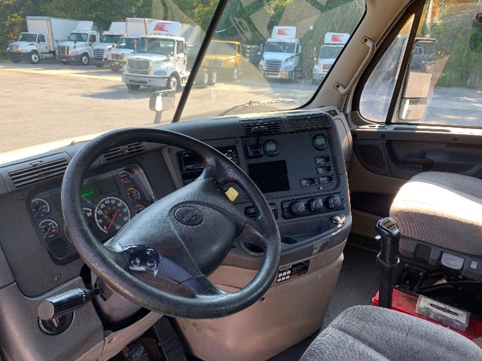 Day Cab Tractor-Heavy Duty Tractors-Freightliner-2018-Cascadia 12564ST-Pensacola-FL-419,528\n\t\tmiles-$ 41,000 - Image 9