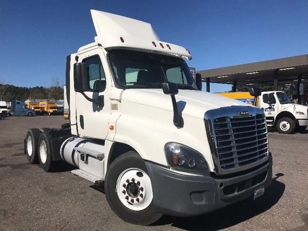 Day Cab Tractor-Heavy Duty Tractors-Freightliner-2018-Cascadia 12564ST-Pensacola-FL-434,786\n\t\tmiles-$ 37,500 - Image 1