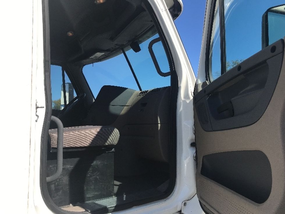 Day Cab Tractor-Heavy Duty Tractors-Freightliner-2018-Cascadia 12564ST-Pensacola-FL-434,786\n\t\tmiles-$ 37,500 - Image 12