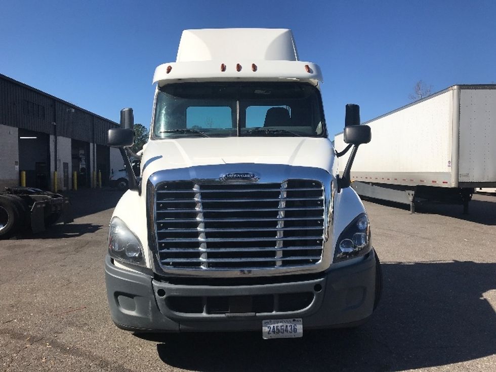 Day Cab Tractor-Heavy Duty Tractors-Freightliner-2018-Cascadia 12564ST-Pensacola-FL-434,786\n\t\tmiles-$ 37,500 - Image 2