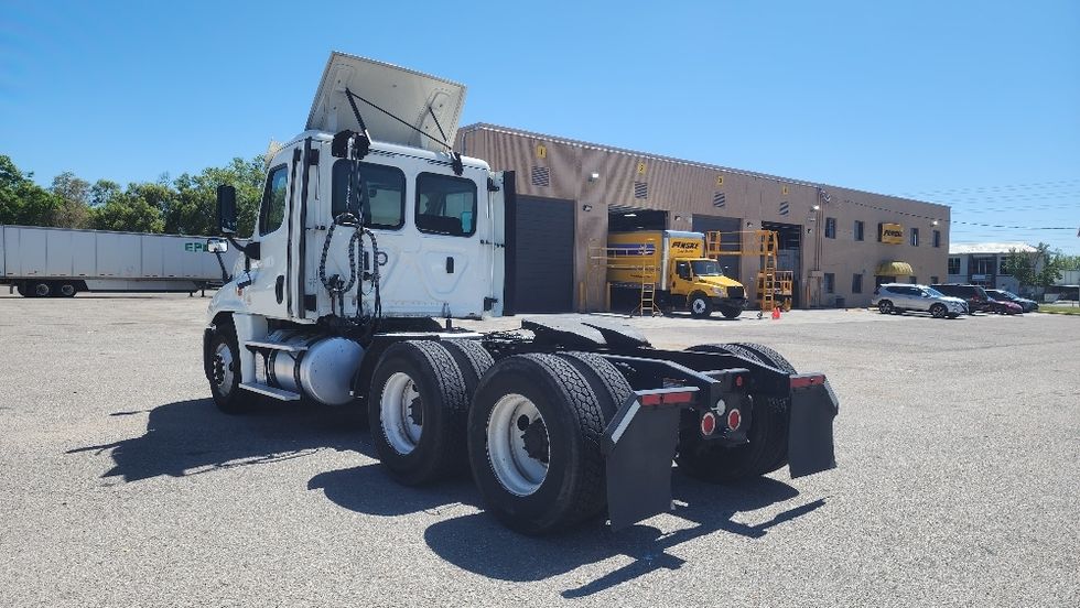 Day Cab Tractor-Heavy Duty Tractors-Freightliner-2018-Cascadia 12564ST-Pensacola-FL-434,786\n\t\tmiles-$ 37,500 - Image 5