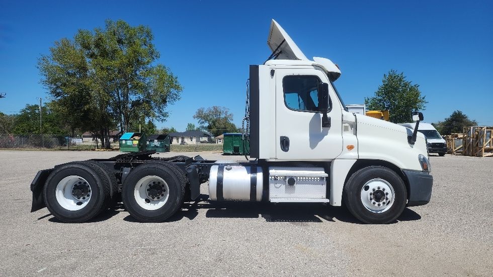 Day Cab Tractor-Heavy Duty Tractors-Freightliner-2018-Cascadia 12564ST-Pensacola-FL-434,786\n\t\tmiles-$ 37,500 - Image 8