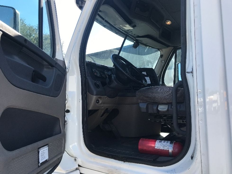 Day Cab Tractor-Heavy Duty Tractors-Freightliner-2018-Cascadia 12564ST-Pensacola-FL-434,786\n\t\tmiles-$ 37,500 - Image 9