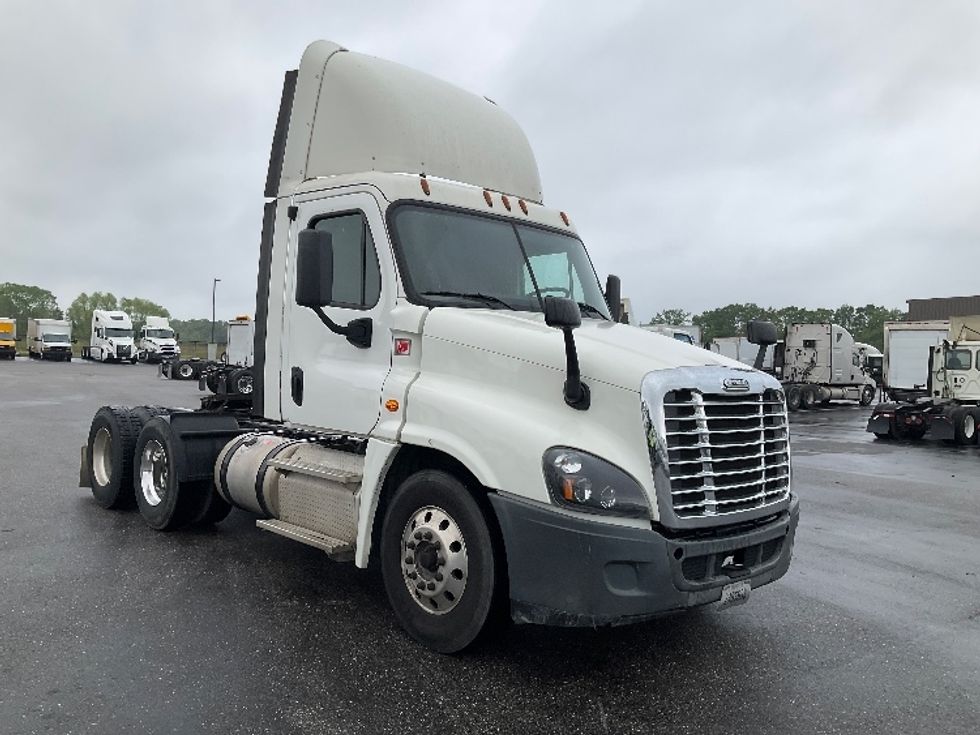 Day Cab Tractor-Heavy Duty Tractors-Freightliner-2018-Cascadia 12564ST-Pensacola-FL-488,990\n\t\tmiles-$ 35,750 - Image 1