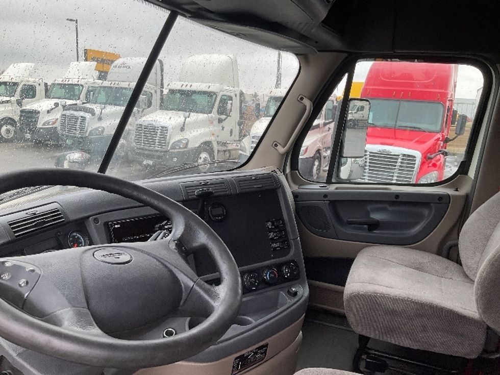 Day Cab Tractor-Heavy Duty Tractors-Freightliner-2018-Cascadia 12564ST-Pensacola-FL-488,990\n\t\tmiles-$ 35,750 - Image 10