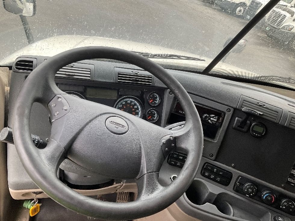 Day Cab Tractor-Heavy Duty Tractors-Freightliner-2018-Cascadia 12564ST-Pensacola-FL-488,990\n\t\tmiles-$ 35,750 - Image 11