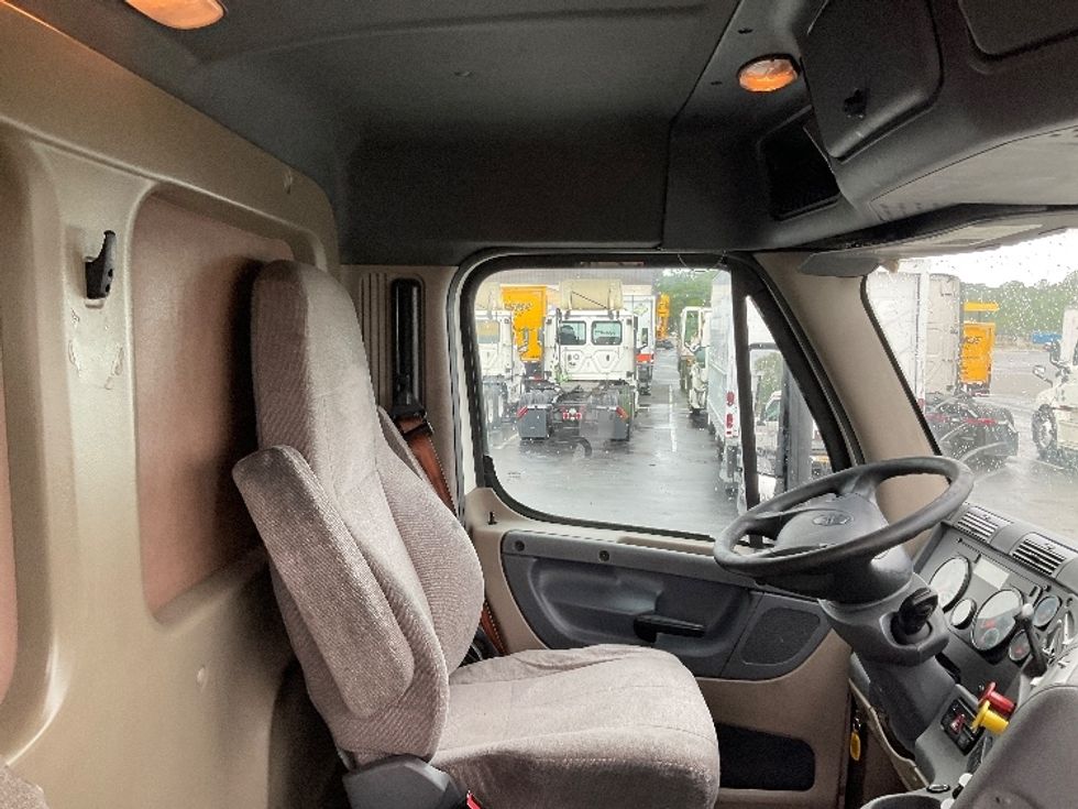 Day Cab Tractor-Heavy Duty Tractors-Freightliner-2018-Cascadia 12564ST-Pensacola-FL-488,990\n\t\tmiles-$ 35,750 - Image 14