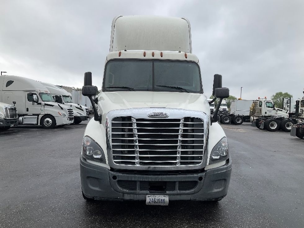 Day Cab Tractor-Heavy Duty Tractors-Freightliner-2018-Cascadia 12564ST-Pensacola-FL-488,990\n\t\tmiles-$ 35,750 - Image 2