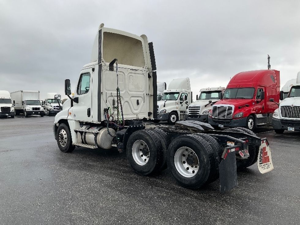 Day Cab Tractor-Heavy Duty Tractors-Freightliner-2018-Cascadia 12564ST-Pensacola-FL-488,990\n\t\tmiles-$ 35,750 - Image 5