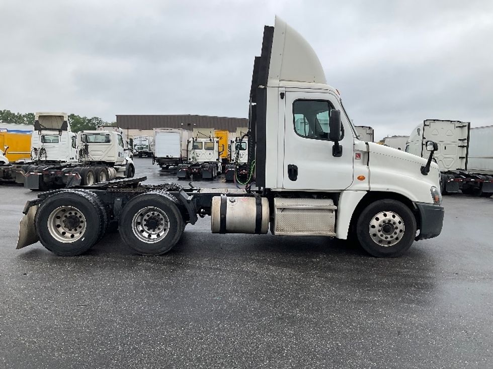 Day Cab Tractor-Heavy Duty Tractors-Freightliner-2018-Cascadia 12564ST-Pensacola-FL-488,990\n\t\tmiles-$ 35,750 - Image 8