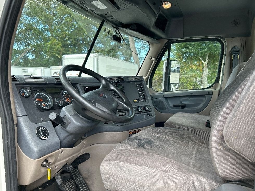 Day Cab Tractor-Heavy Duty Tractors-Freightliner-2018-Cascadia 12564ST-Pensacola-FL-765,588\n\t\tmiles-$ 23,250 - Image 10