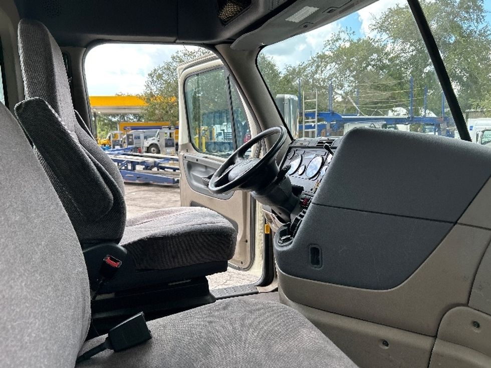 Day Cab Tractor-Heavy Duty Tractors-Freightliner-2018-Cascadia 12564ST-Pensacola-FL-765,588\n\t\tmiles-$ 23,250 - Image 14