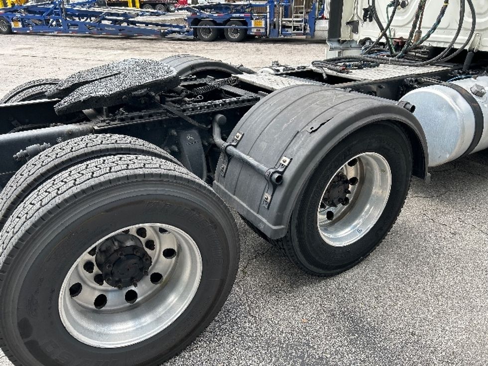 Day Cab Tractor-Heavy Duty Tractors-Freightliner-2018-Cascadia 12564ST-Pensacola-FL-765,588\n\t\tmiles-$ 23,250 - Image 17