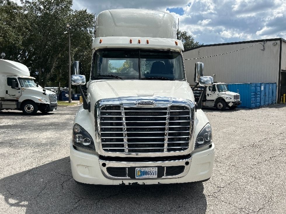 Day Cab Tractor-Heavy Duty Tractors-Freightliner-2018-Cascadia 12564ST-Pensacola-FL-765,588\n\t\tmiles-$ 23,250 - Image 2
