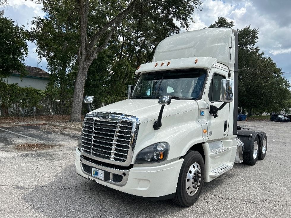Day Cab Tractor-Heavy Duty Tractors-Freightliner-2018-Cascadia 12564ST-Pensacola-FL-765,588\n\t\tmiles-$ 23,250 - Image 3