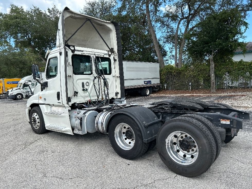 Day Cab Tractor-Heavy Duty Tractors-Freightliner-2018-Cascadia 12564ST-Pensacola-FL-765,588\n\t\tmiles-$ 23,250 - Image 5