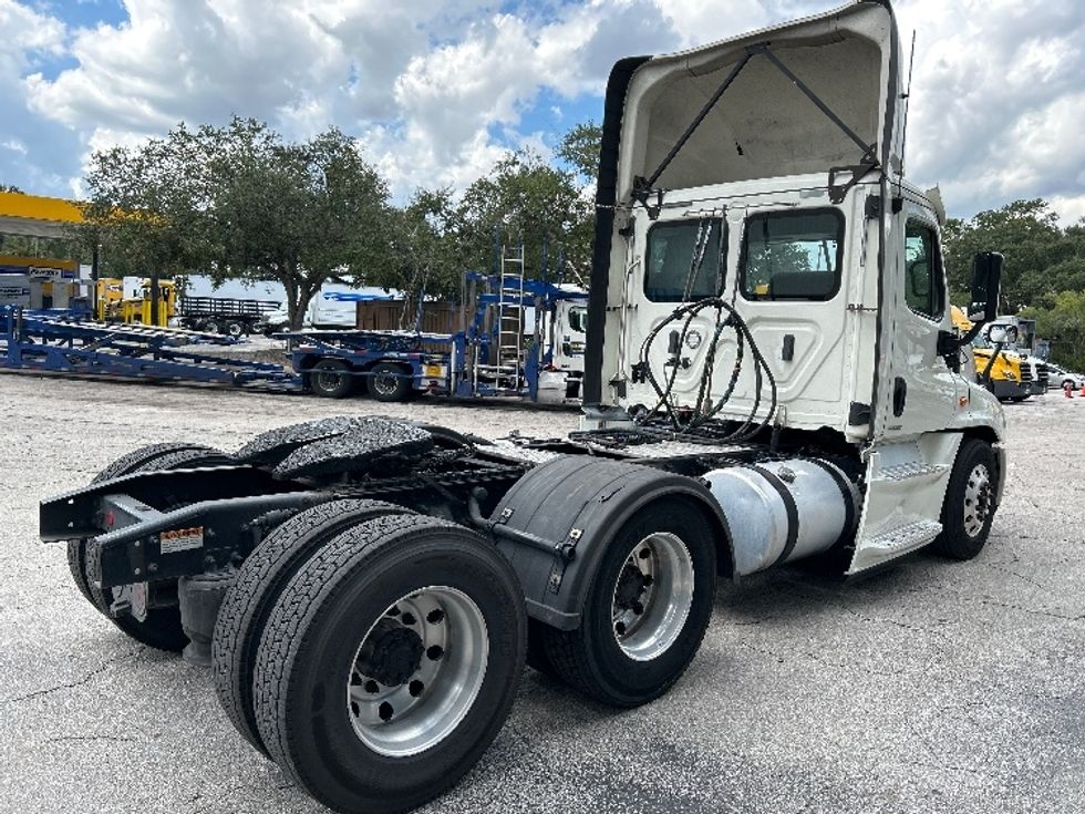 Day Cab Tractor-Heavy Duty Tractors-Freightliner-2018-Cascadia 12564ST-Pensacola-FL-765,588\n\t\tmiles-$ 23,250 - Image 7